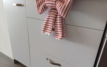 How to Make Adorable Bow Towels for Christmas Cabinet Knob Covers