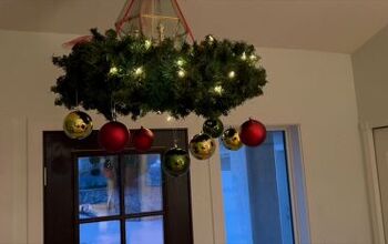 How to Make a Stunning Christmas Wreath Chandelier for Your Entryway