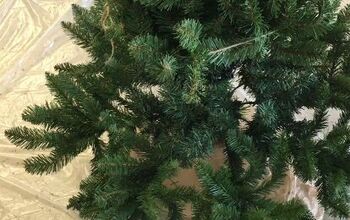 How to Keep a Flocked Tree From Shedding and Making a Mess