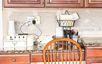 How to Remove a Tile Backsplash From a Kitchen