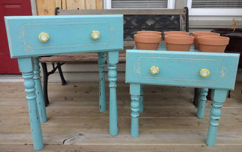 Old Drawers Turned into Planter Boxes